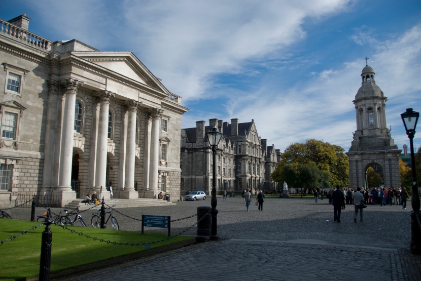 Trinity_college_dublin_parliament_square